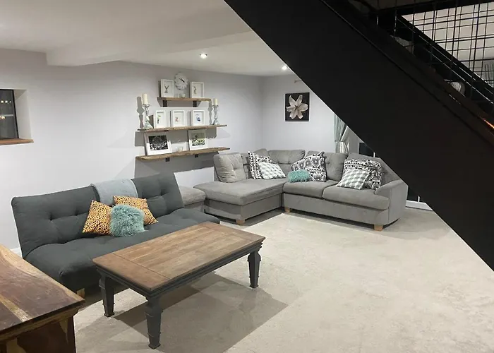 Upstairs River Apartment