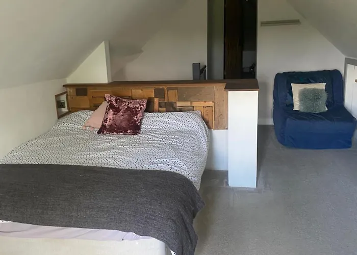 Upstairs River Apartment